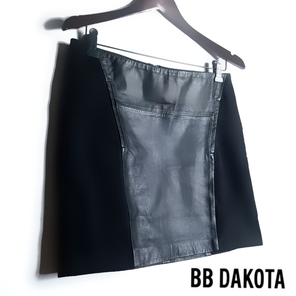 BB DAKOTA Genuine Leather Mini Skirt Back Zip Closure PinTuck Detail Small BLK